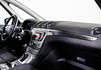 Подержанный автомобиль Ford S-MAX 2010 года (9 фото)