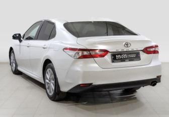 Подержанный автомобиль Toyota Camry Sedan 2021 года (7 фото)