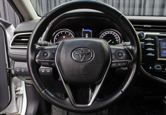 Подержанный автомобиль Toyota Camry Sedan 2020 года (17 фото)