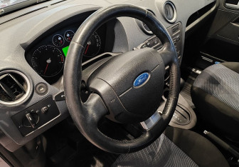 Подержанный автомобиль Ford Fusion 2008 года (13 фото)