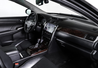 Подержанный автомобиль Toyota Camry Sedan 2017 года (11 фото)