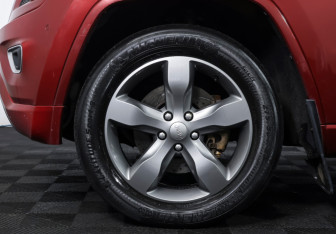 Подержанный автомобиль Jeep Grand Cherokee 2013 года (20 фото)