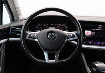 Подержанный автомобиль Volkswagen Touareg 2020 года (15 фото)