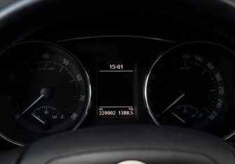 Подержанный автомобиль Skoda Superb Liftback 2013 года (12 фото)