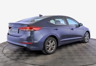 Подержанный автомобиль Hyundai Elantra Sedan 2017 года (5 фото)