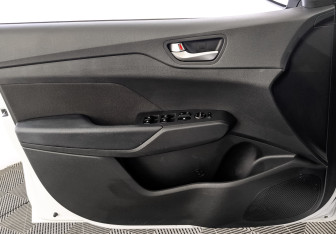 Подержанный автомобиль Hyundai Solaris Sedan 2021 года (19 фото)