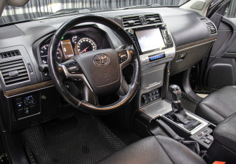 Подержанный автомобиль Toyota Land Cruiser Prado 2020 года (16 фото)