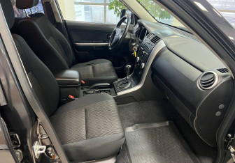 Подержанный автомобиль Suzuki Grand Vitara 2013 года (17 фото)