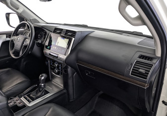 Подержанный автомобиль Toyota Land Cruiser Prado 2021 года (13 фото)
