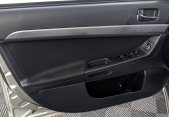 Подержанный автомобиль Mitsubishi Lancer Sedan 2010 года (19 фото)