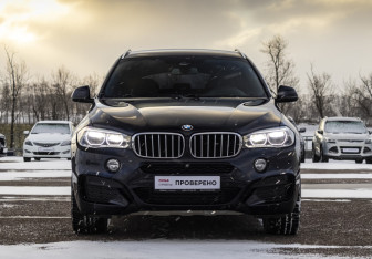 Подержанный автомобиль BMW X6 2018 года (2 фото)