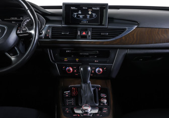 Подержанный автомобиль Audi A6 Sedan 2015 года (14 фото)
