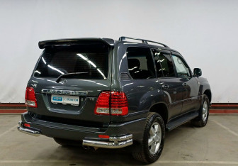 Подержанный автомобиль Toyota Land Cruiser Suv 2002 года (5 фото)