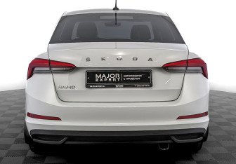 Подержанный автомобиль Skoda Rapid Liftback 2021 года (6 фото)