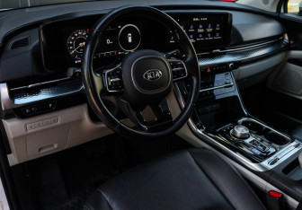 Подержанный автомобиль Kia Carnival 2021 года (20 фото)