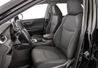 Подержанный автомобиль Toyota RAV4 2020 года (20 фото)