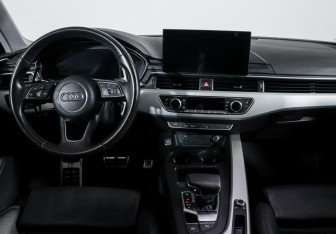 Подержанный автомобиль Audi A4 Sedan 2021 года (12 фото)