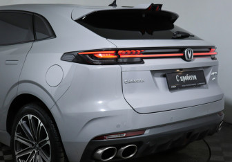 Подержанный автомобиль Changan UNI-K 2023 года (26 фото)