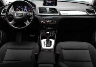 Подержанный автомобиль Audi Q3 2015 года (8 фото)