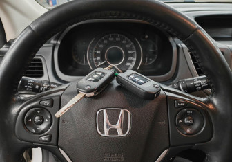 Подержанный автомобиль Honda CR-V 2014 года (19 фото)