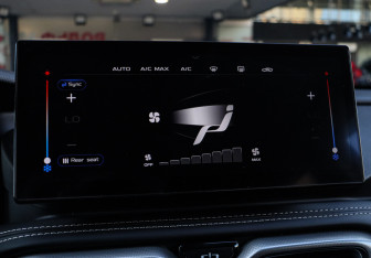 Подержанный автомобиль Geely Okavango 2022 года (20 фото)