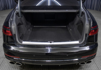 Подержанный автомобиль Audi S8 2021 года (9 фото)