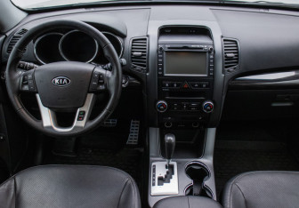 Подержанный автомобиль Kia Sorento 2011 года (14 фото)