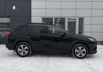 Подержанный автомобиль Toyota RAV4 2019 года (5 фото)
