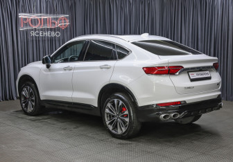 Подержанный автомобиль Geely Tugella 2023 года (14 фото)