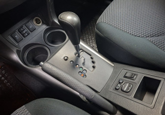 Подержанный автомобиль Toyota RAV4 2011 года (15 фото)