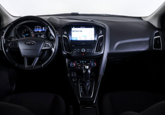 Подержанный автомобиль Ford Focus Hatchback 2017 года (12 фото)