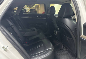 Подержанный автомобиль Kia K5 2020 года (11 фото)