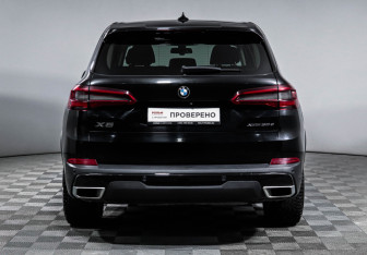 Подержанный автомобиль BMW X5 2018 года (6 фото)