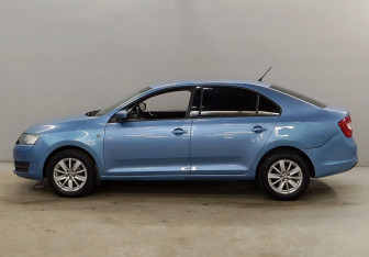 Подержанный автомобиль Skoda Rapid Liftback 2014 года (8 фото)
