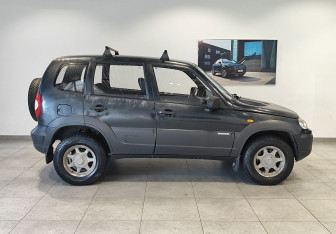 Подержанный автомобиль Chevrolet Niva 2010 года (4 фото)