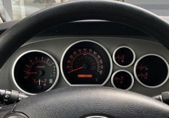 Подержанный автомобиль Toyota Tundra 2010 года (24 фото)