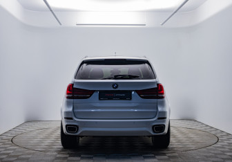 Подержанный автомобиль BMW X5 2018 года (6 фото)