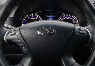 Подержанный автомобиль Infiniti JX 2013 года (15 фото)