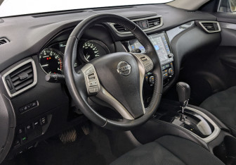 Подержанный автомобиль Nissan X-Trail 2016 года (14 фото)