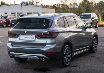 Подержанный автомобиль BMW X1 2021 года (5 фото)