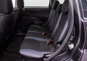 Подержанный автомобиль Mitsubishi Outlander 2010 года (11 фото)