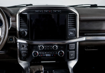 Подержанный автомобиль Ford F-150 2023 года (37 фото)