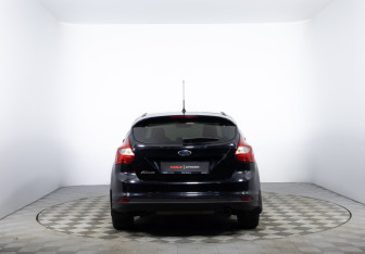 Подержанный автомобиль Ford Focus Hatchback 2013 года (6 фото)