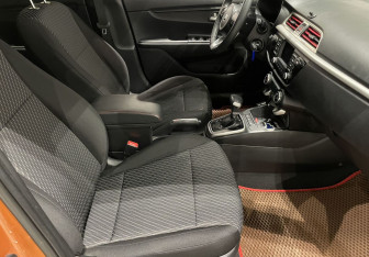 Подержанный автомобиль Kia Rio Sedan 2017 года (9 фото)