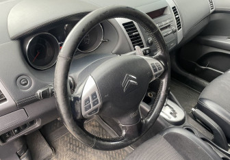 Подержанный автомобиль Citroen C-Crosser 2011 года (14 фото)