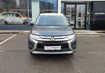 Подержанный автомобиль Mitsubishi Outlander 2016 года (2 фото)