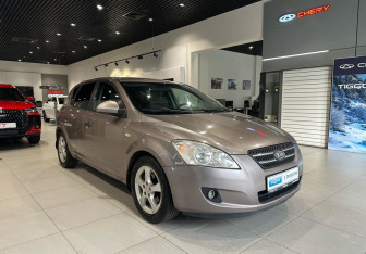 Подержанный автомобиль Kia Ceed Hatchback 2007 года (3 фото)