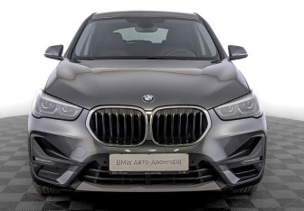 Подержанный автомобиль BMW X1 2021 года (2 фото)