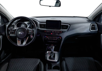 Подержанный автомобиль Kia Ceed Hatchback 2019 года (5 фото)