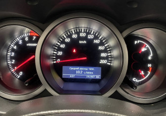 Подержанный автомобиль Suzuki Grand Vitara 2011 года (17 фото)